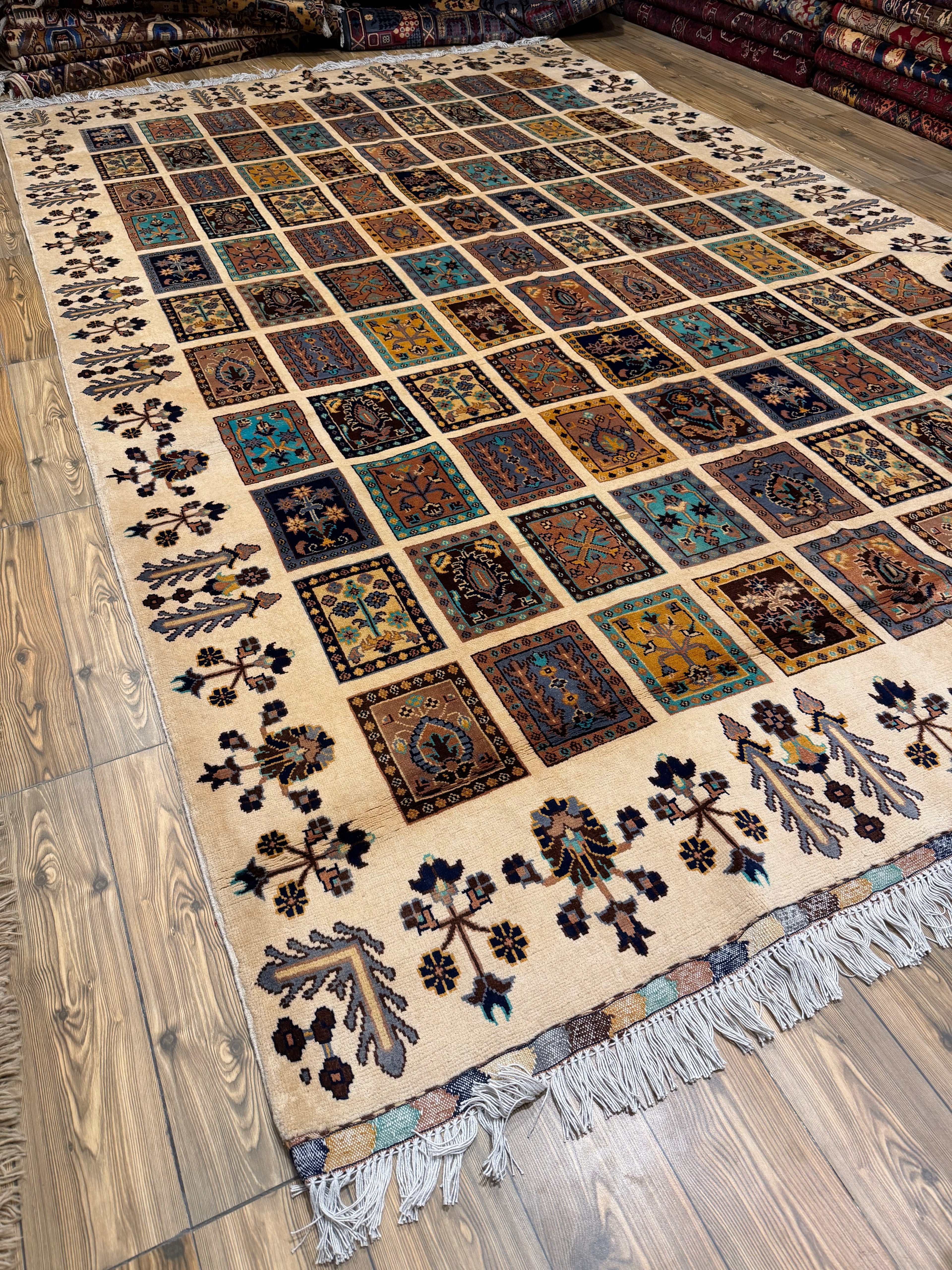 Luxury fine Afghan "Vollayati" Carpet