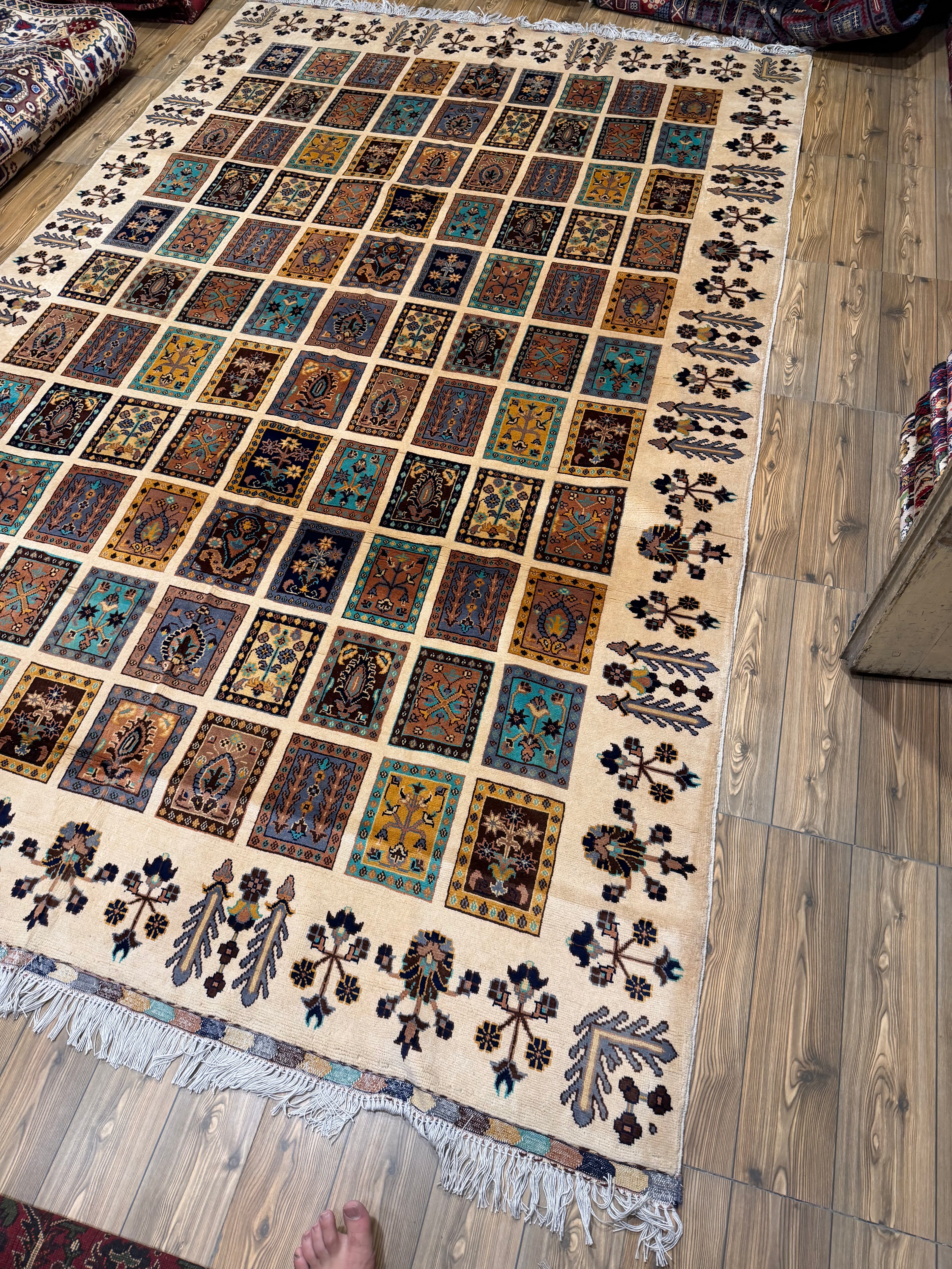 Luxury fine Afghan "Vollayati" Carpet