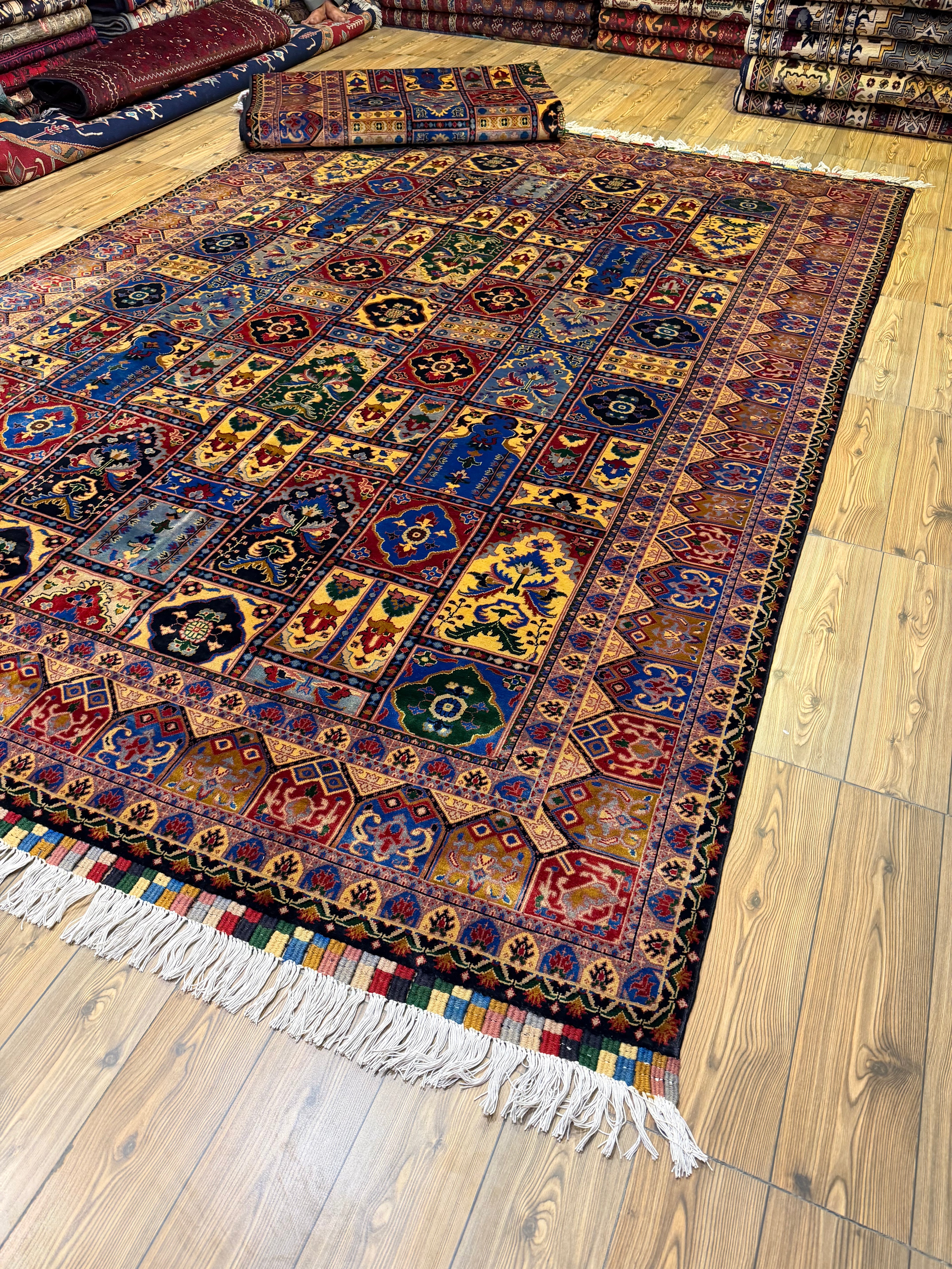Luxury fine Afghan "Vollayati" Carpet