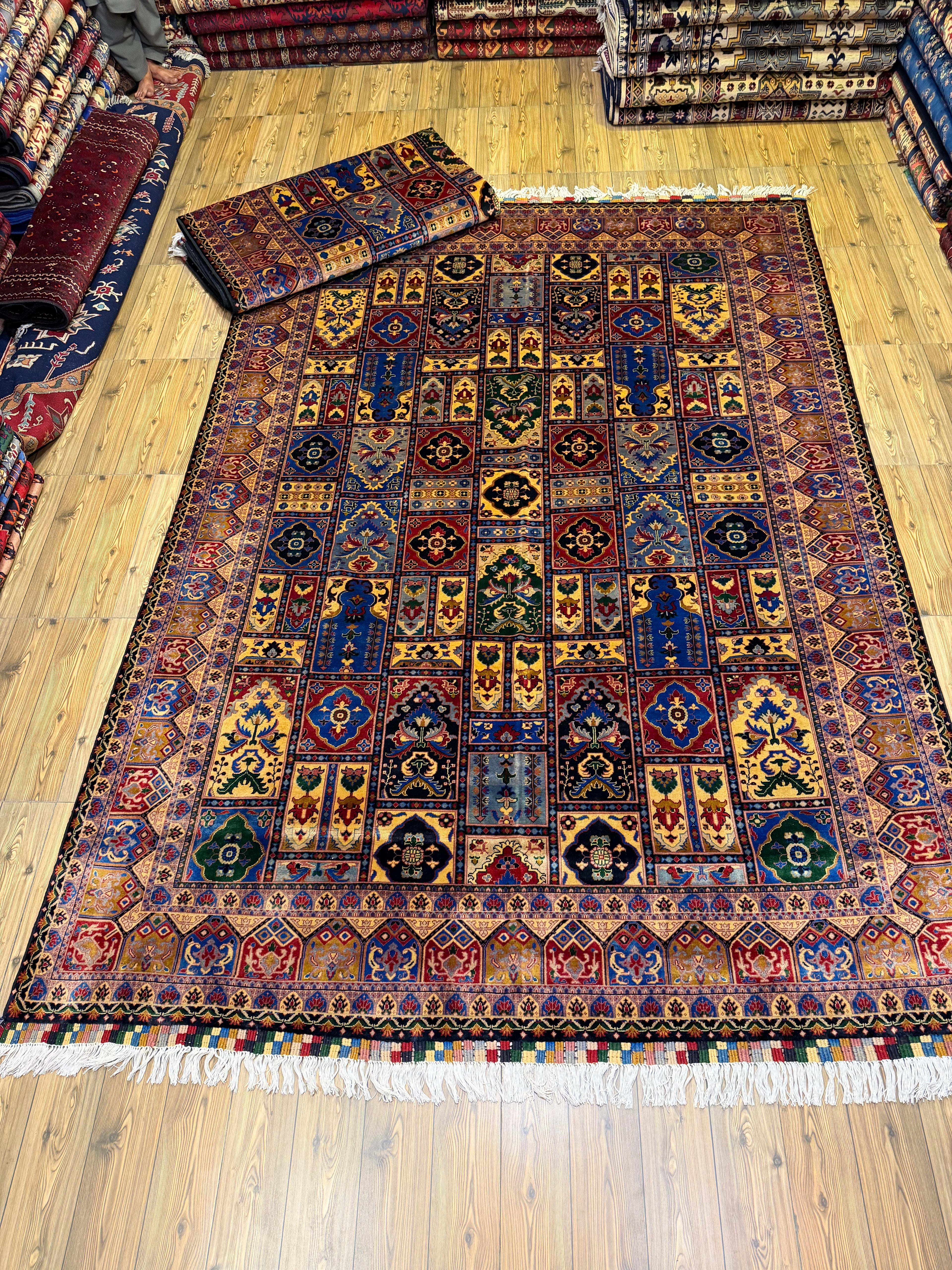 Luxury fine Afghan "Vollayati" Carpet