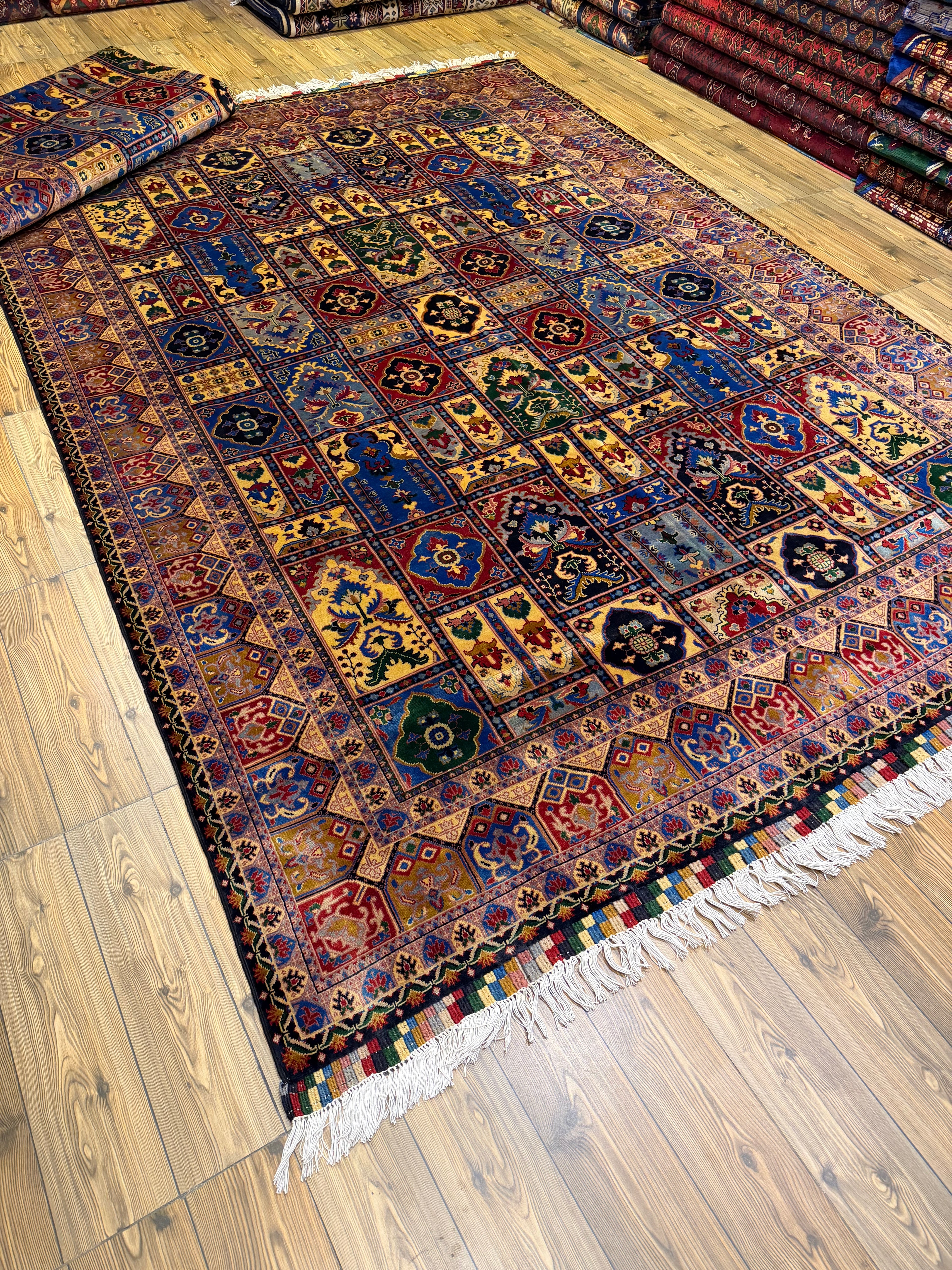 Luxury fine Afghan "Vollayati" Carpet