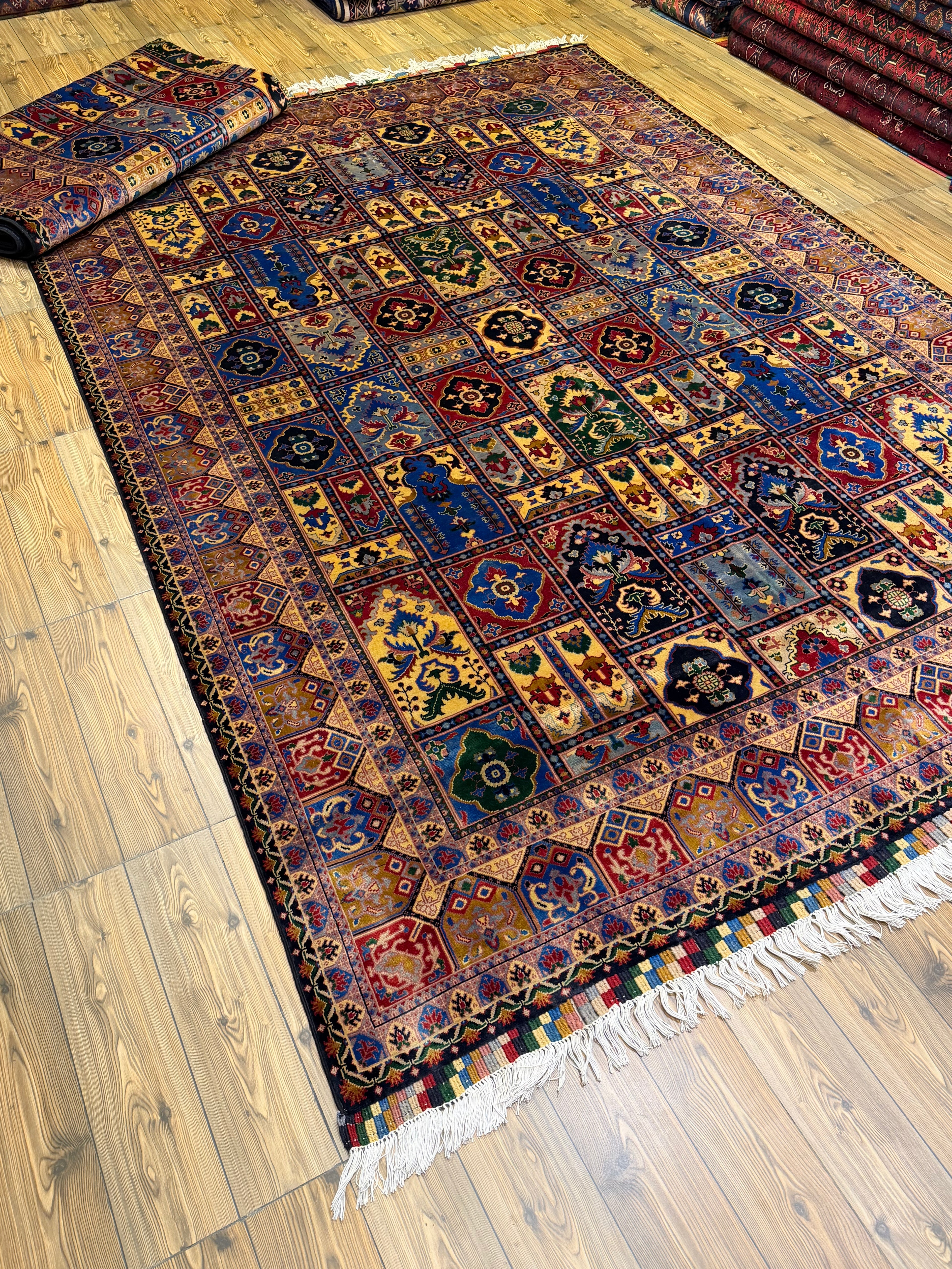 Luxury fine Afghan "Vollayati" Carpet