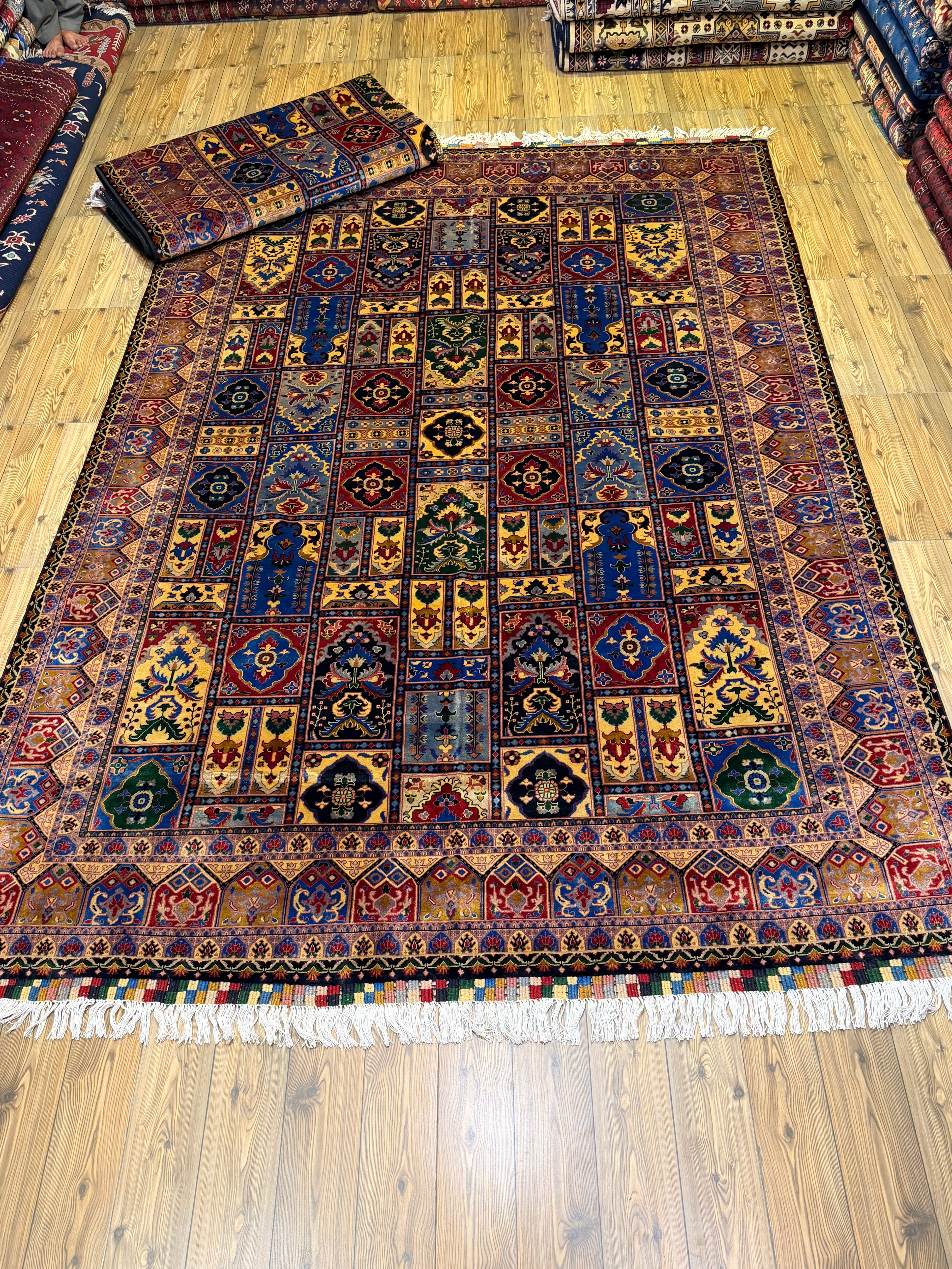Luxury fine Afghan "Vollayati" Carpet