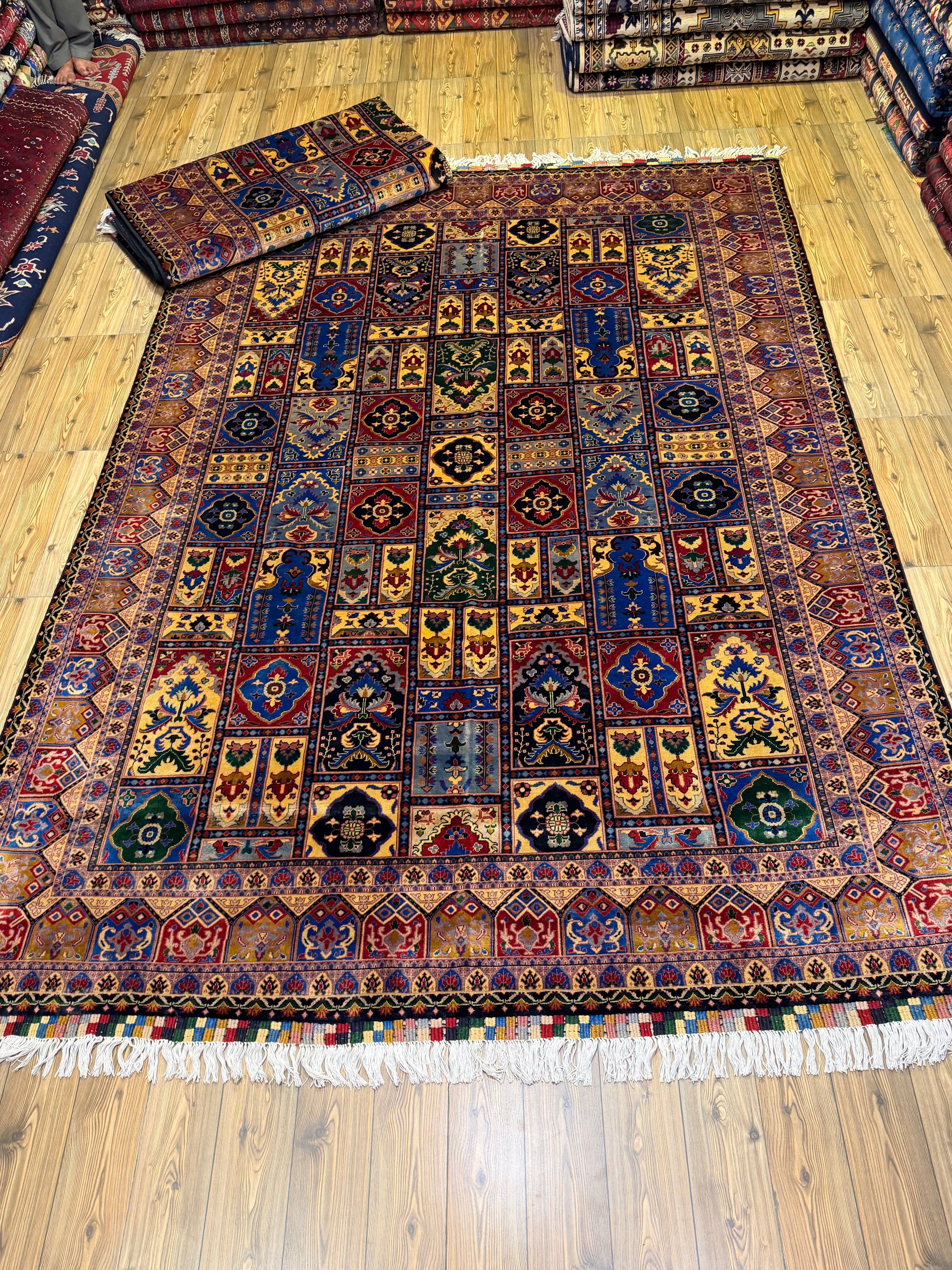 Luxury fine Afghan "Vollayati" Carpet