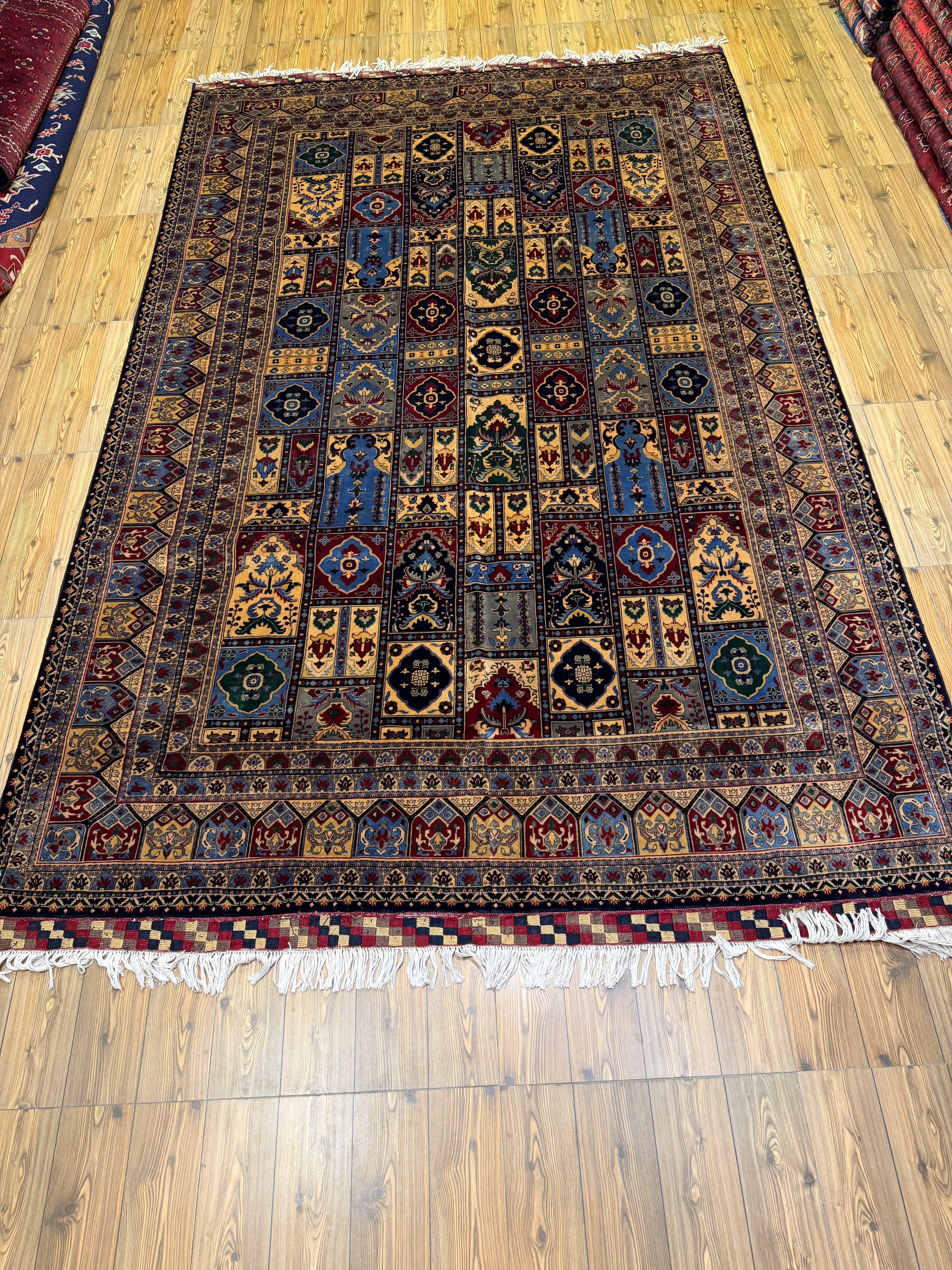 Luxury fine Afghan "Vollayati" Carpet