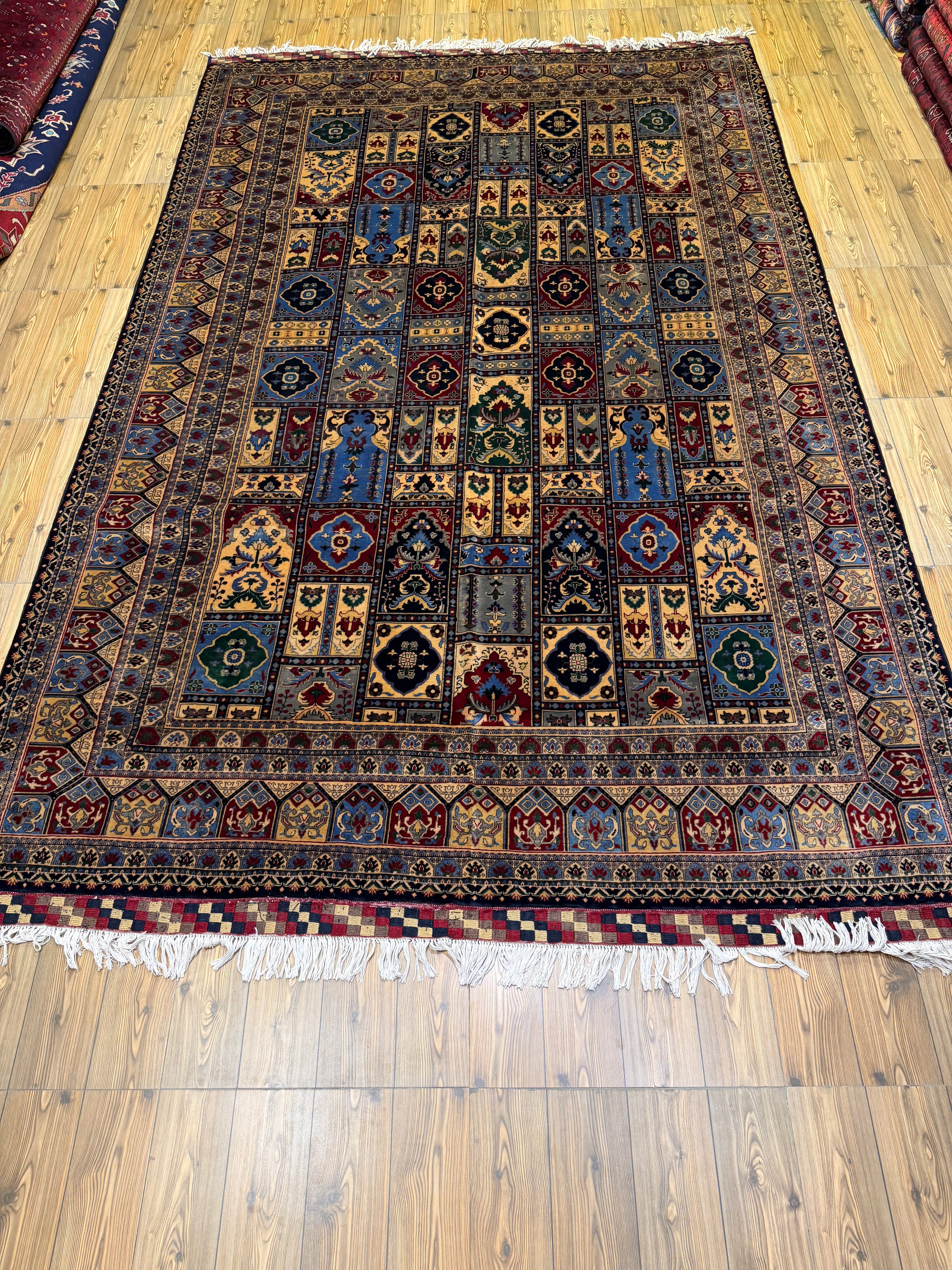 Luxury fine Afghan "Vollayati" Carpet