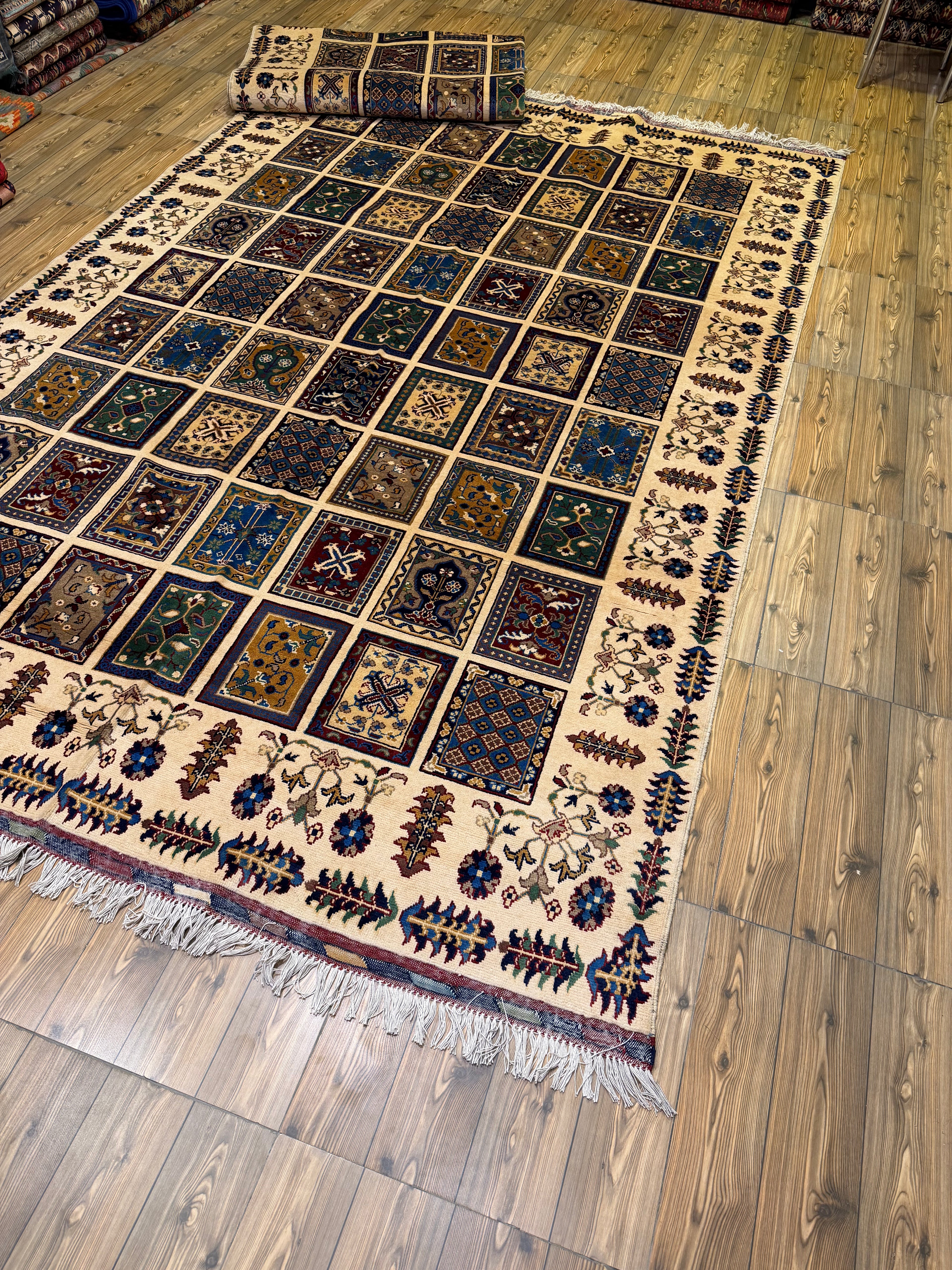 Luxury fine Afghan "Vollayati" Carpet