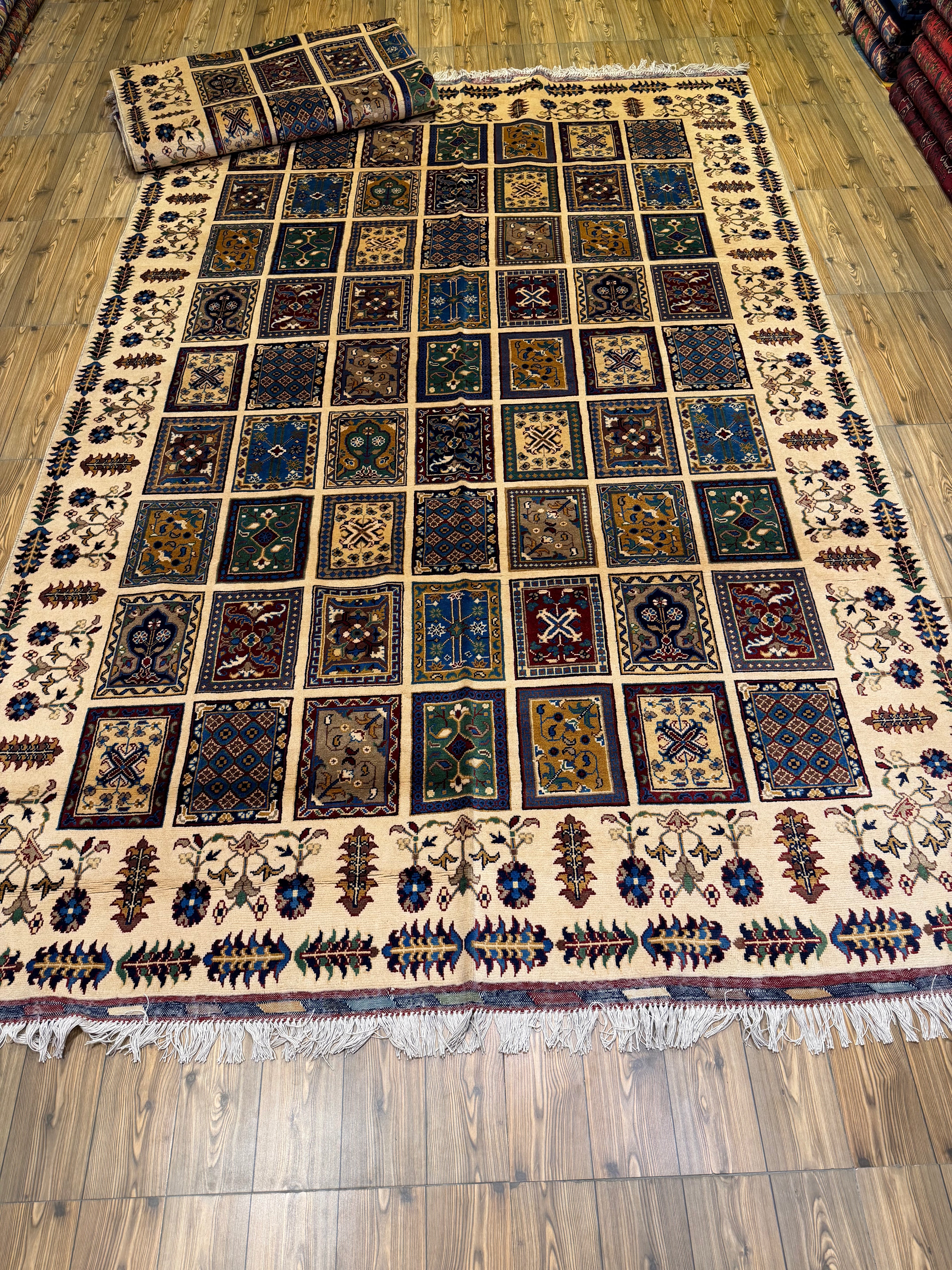 Luxury fine Afghan "Vollayati" Carpet
